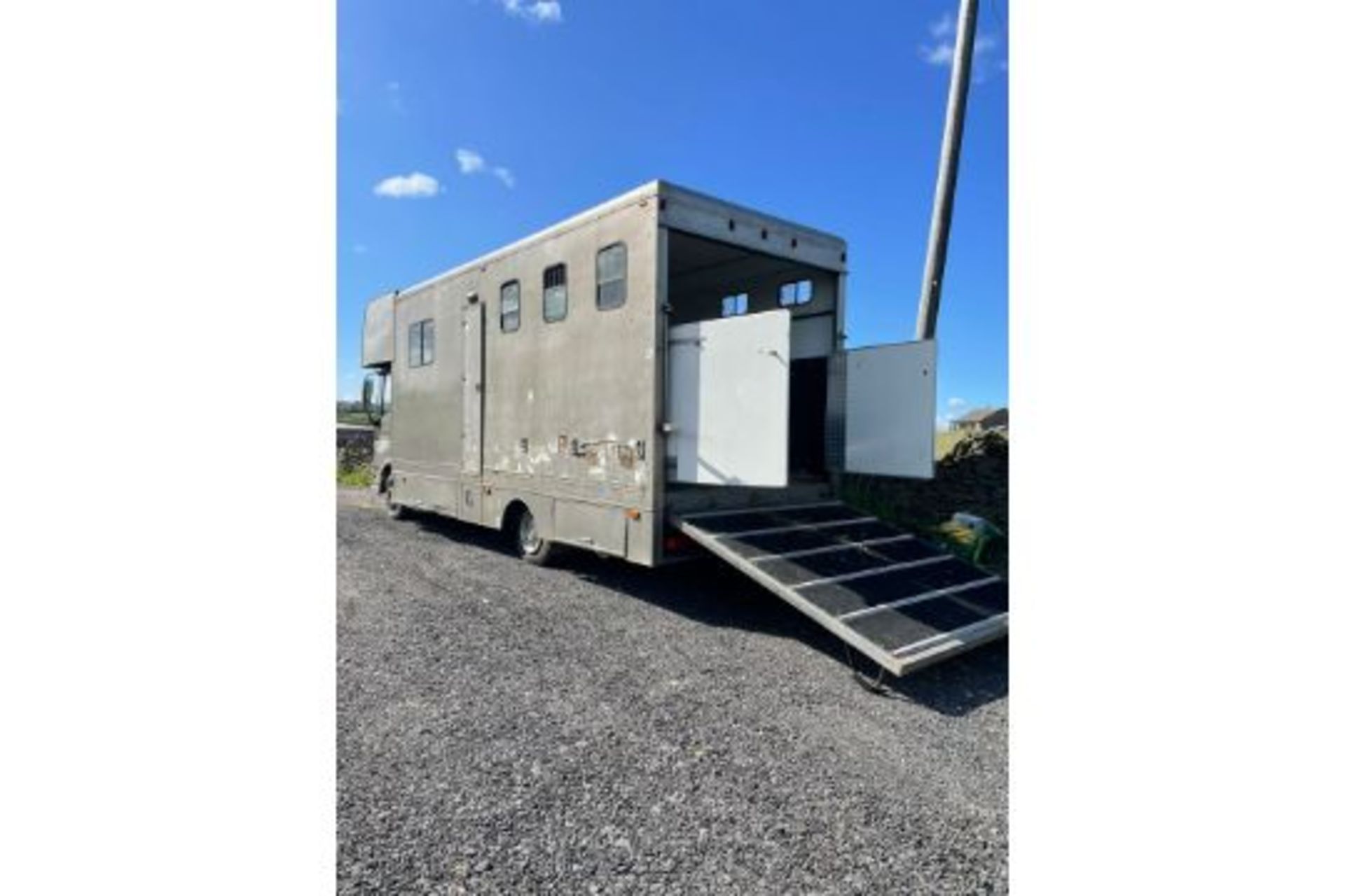 IVECO HORSE BOX - Image 13 of 19