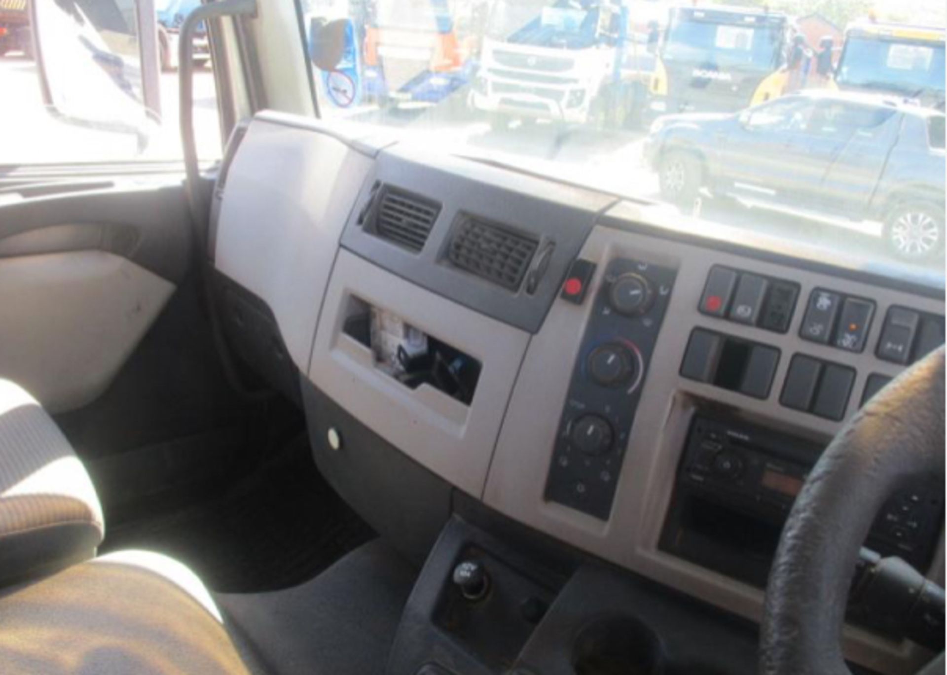 2011 VOLVO FL 240 - Image 13 of 14