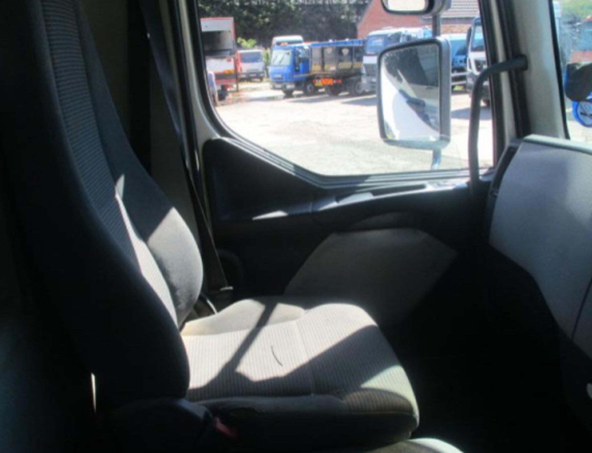 2011 VOLVO FL 240 - Image 11 of 14