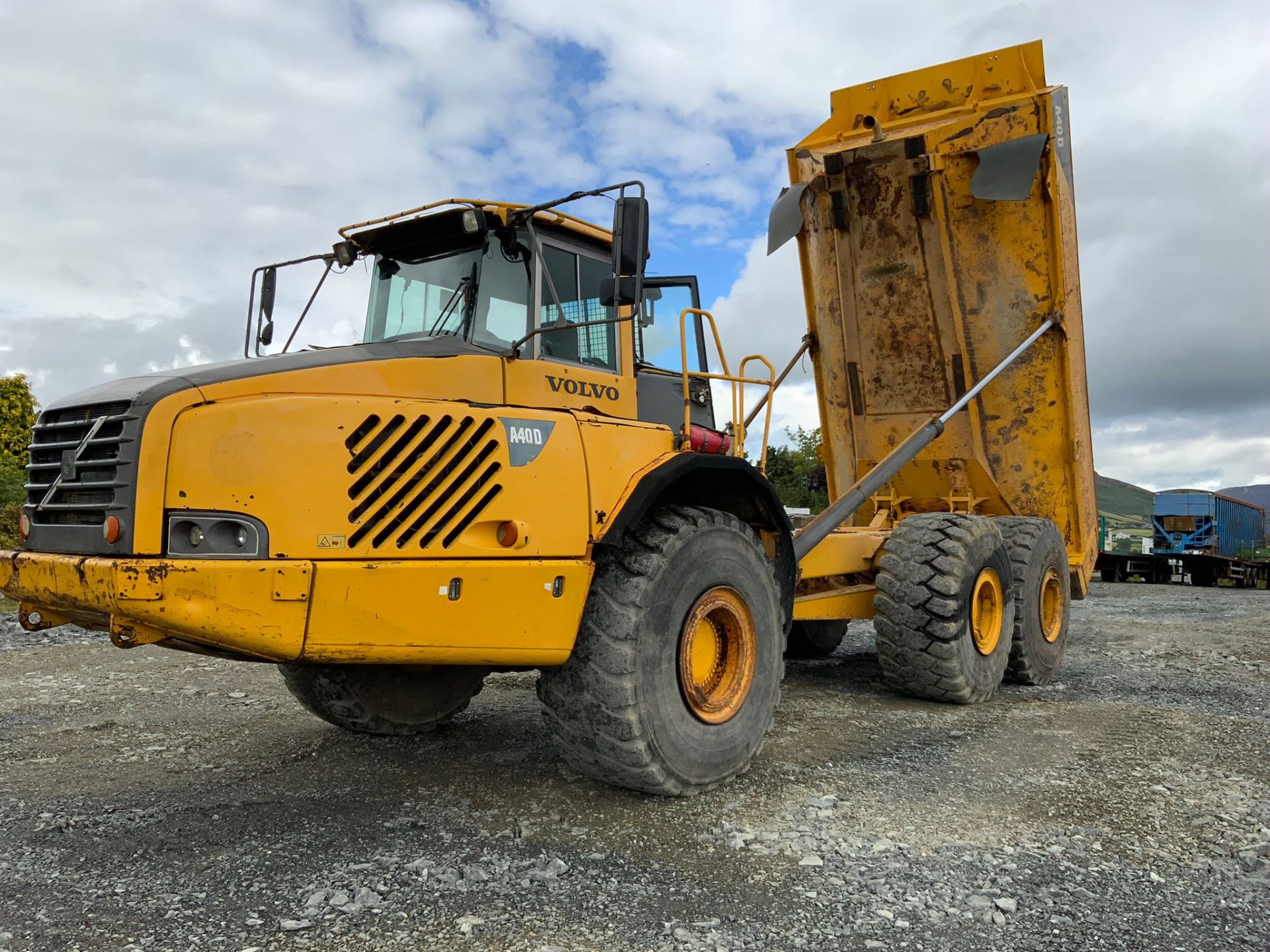 2000 VOLVO A40D ARTUCLATED DUMP TRUCK - Image 3 of 4