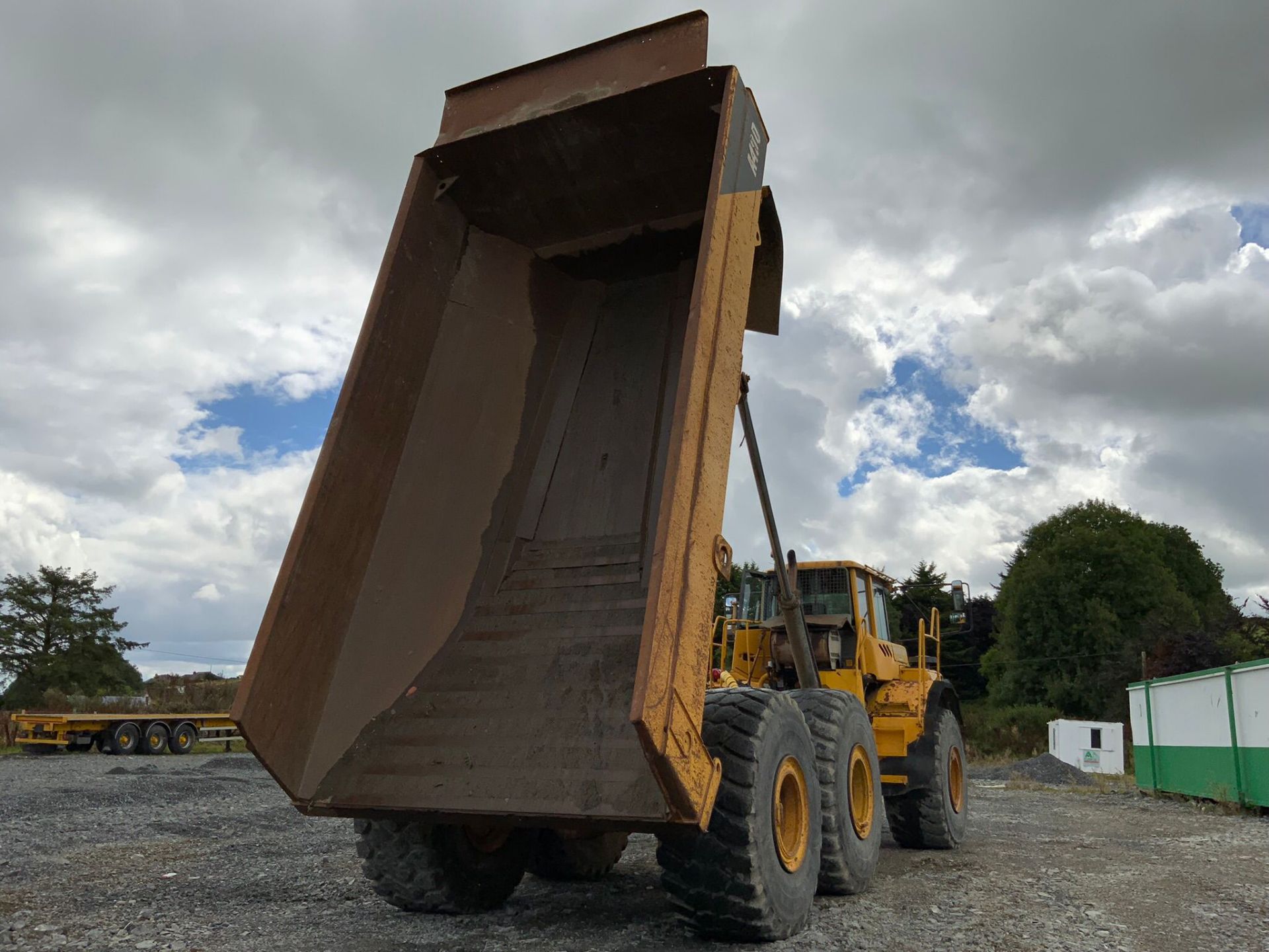 2000 VOLVO A40D ARTUCLATED DUMP TRUCK - Image 4 of 4