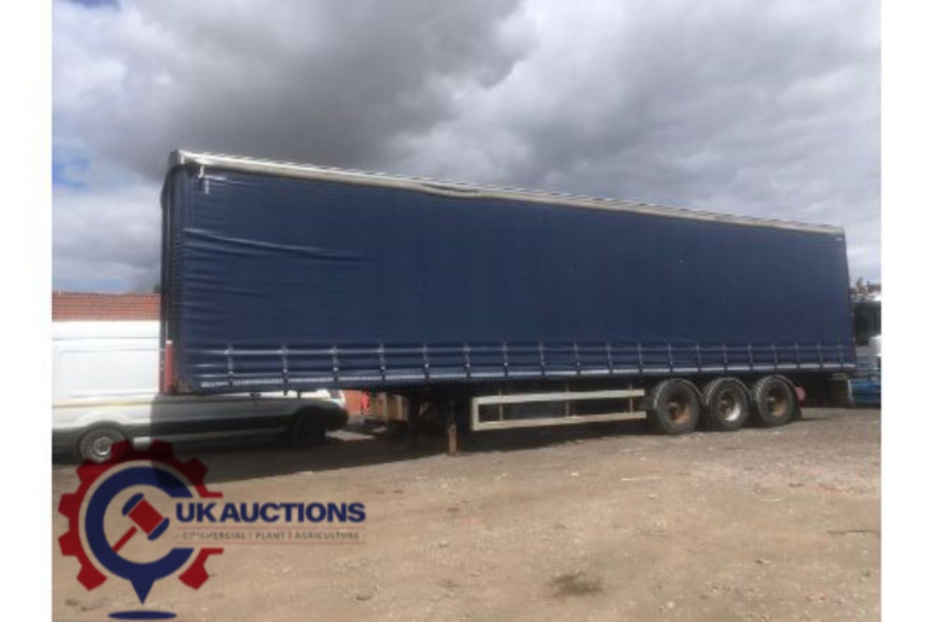 TRI AXEL CURTAINSIDE TRAILER