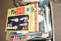 Box of snooker magazines, principally Pot Black
