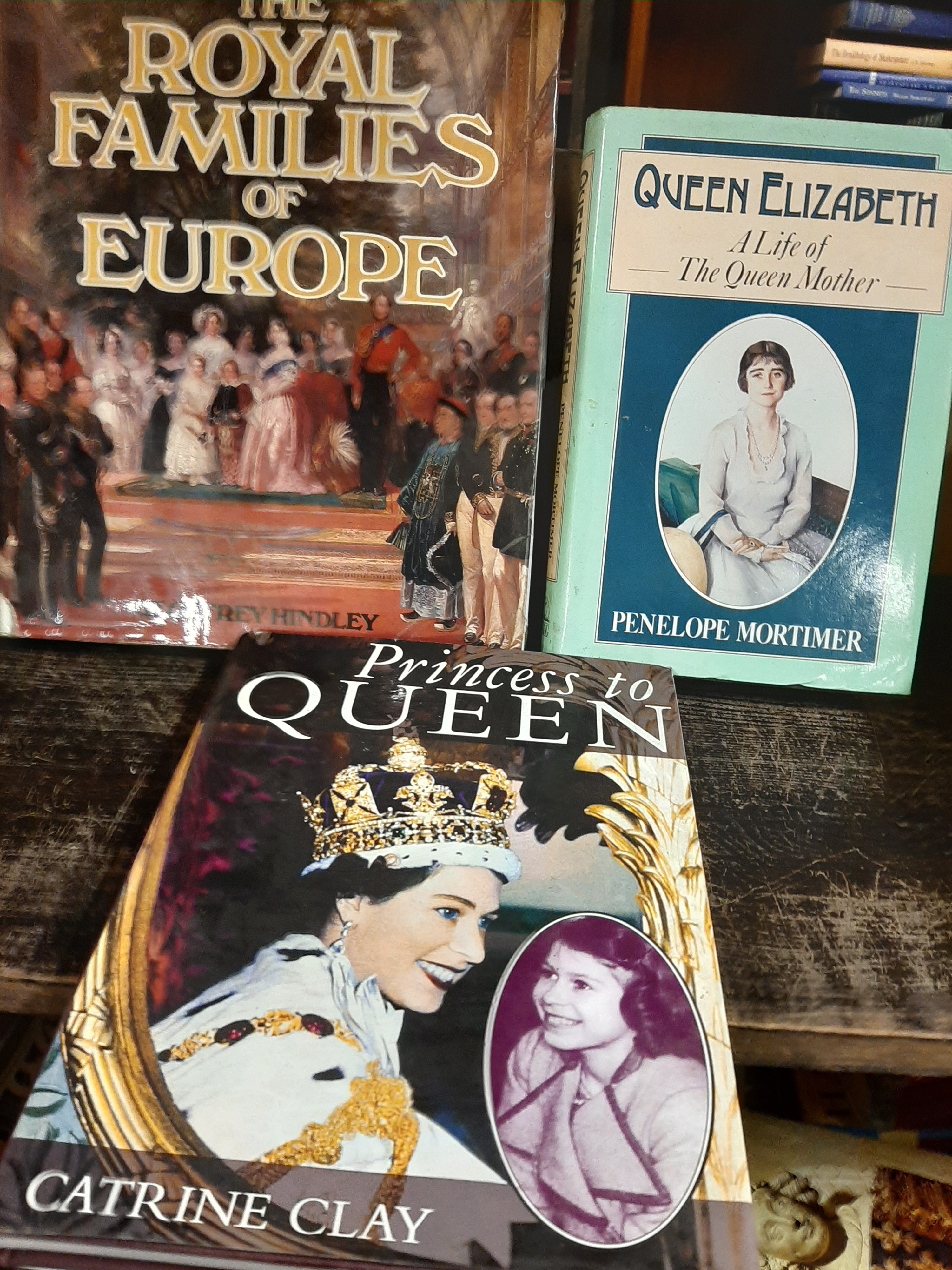 8 Royalty related books to include Queen Mary by James Pope-Hennessy, The Pageant of the Century etc