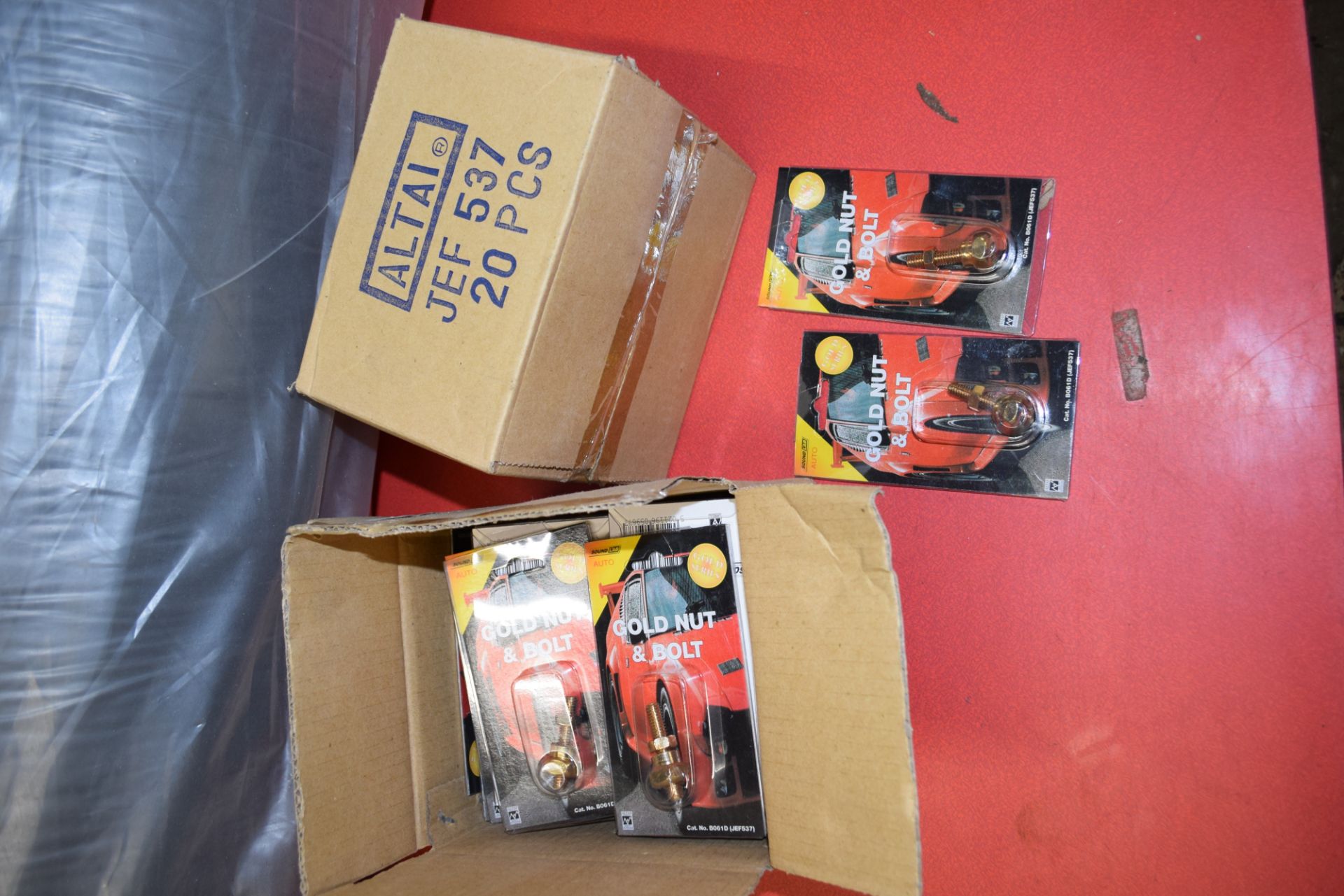 TWO BOXES CONTAINING SOUND LAB AUTO GOLD NUT AND BOLT CONNECTORS, APPROX 20 PIECES PER BOX - Image 3 of 3