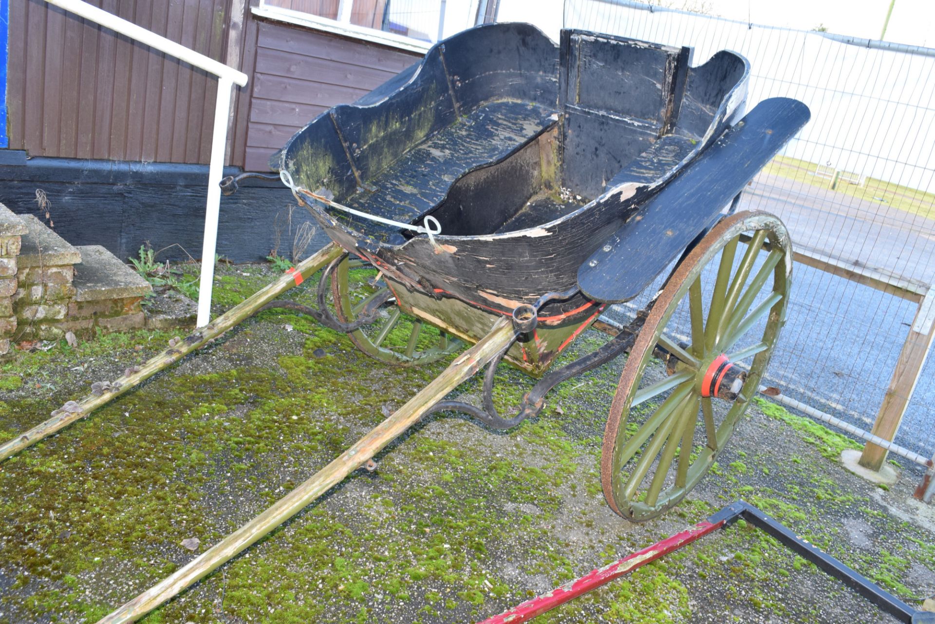 Horse-drawn cart, width approx 170cm, total length approx 320cm