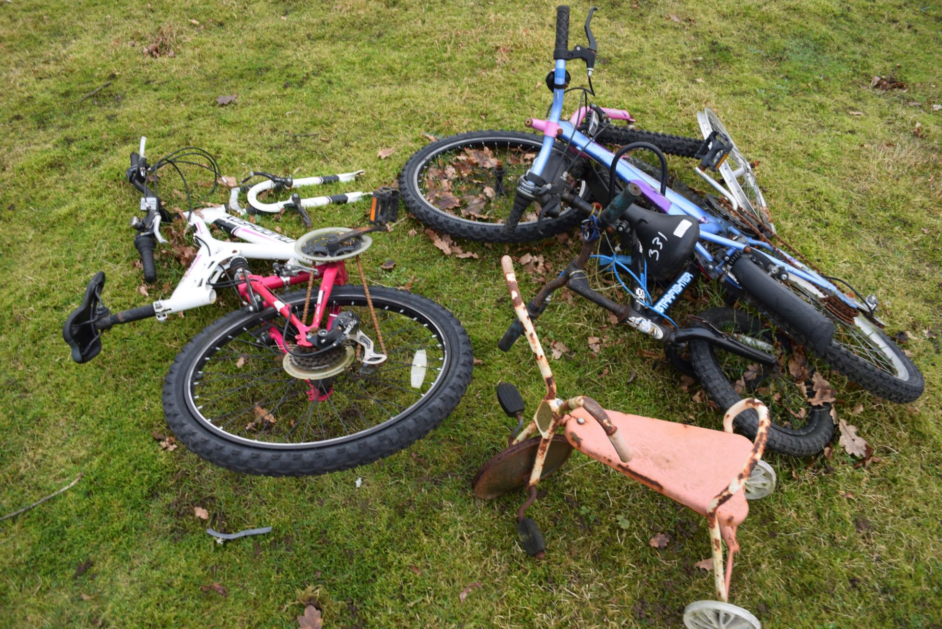 Quantity of children's mountain bikes and a vintage child's trike
