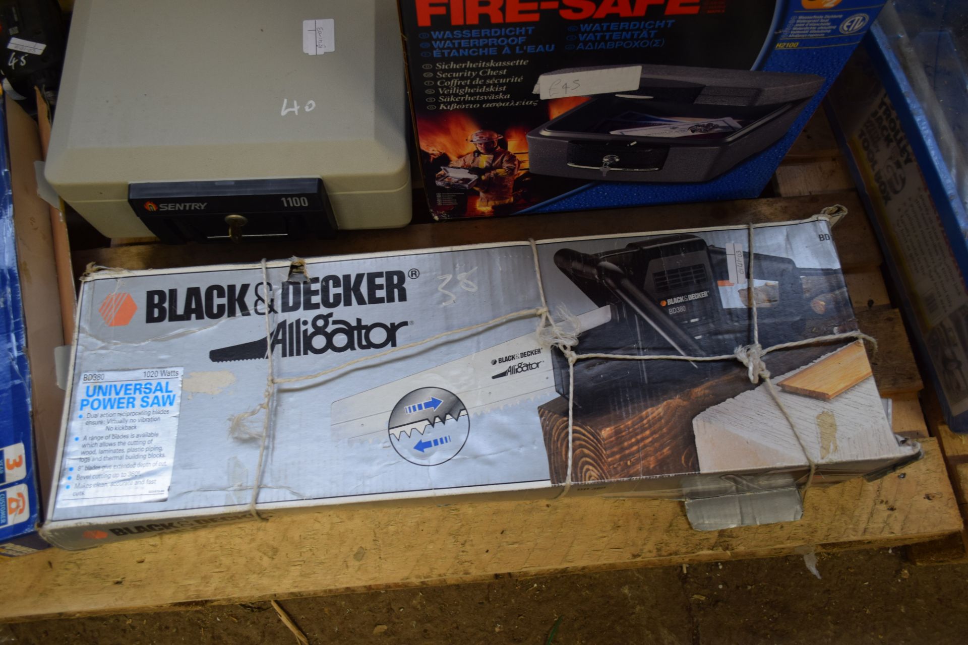 Black & Decker Alligator Universal Power saw (boxed)