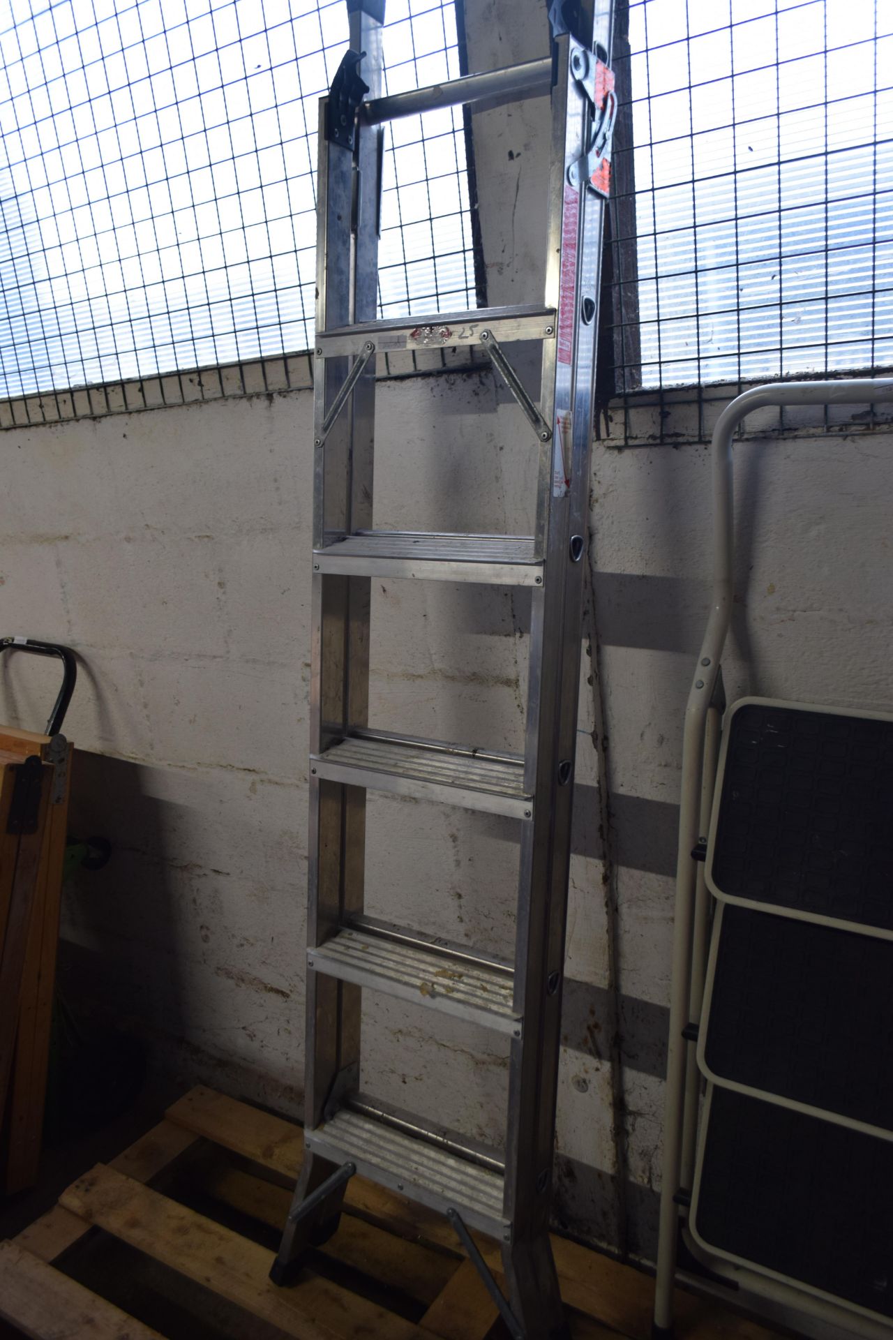 Aluminium ladder