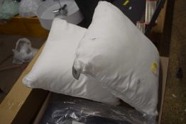 Pair of cushions, colour white