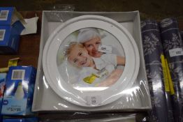 Circular picture frame, 20cm diam