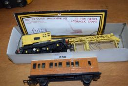 Dapol 00 gauge trackside kit, 15 tonne diesel hydraulic crane and a further carriage