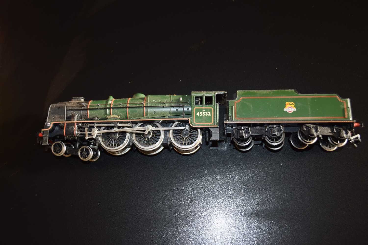 Mainline 00 gauge locomotive, 'Illustrious' with tender