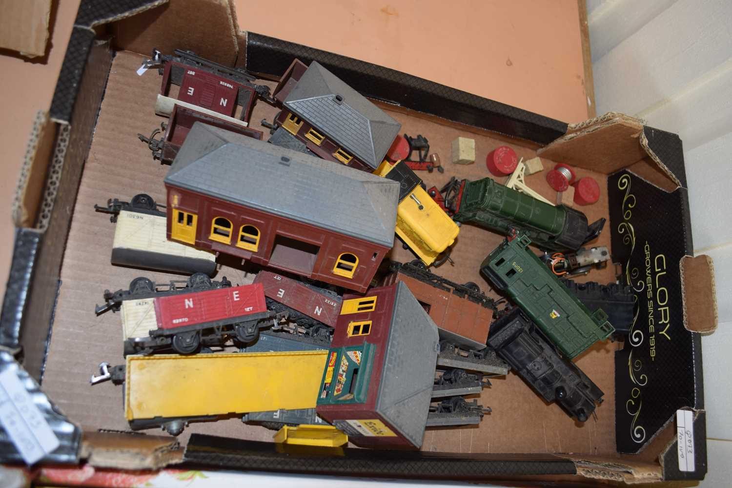 00 gauge model railway items to include various Tri-ang locomotives, wagons, carriages, associated - Image 3 of 3