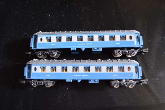 Two Lima 00 gauge Golden Arrow carriages, unboxed - Image 2 of 2