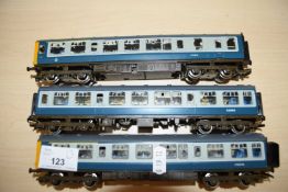 Three Hornby passenger coaches marked 'E59814', 'E51815' and 'E52078' (3)