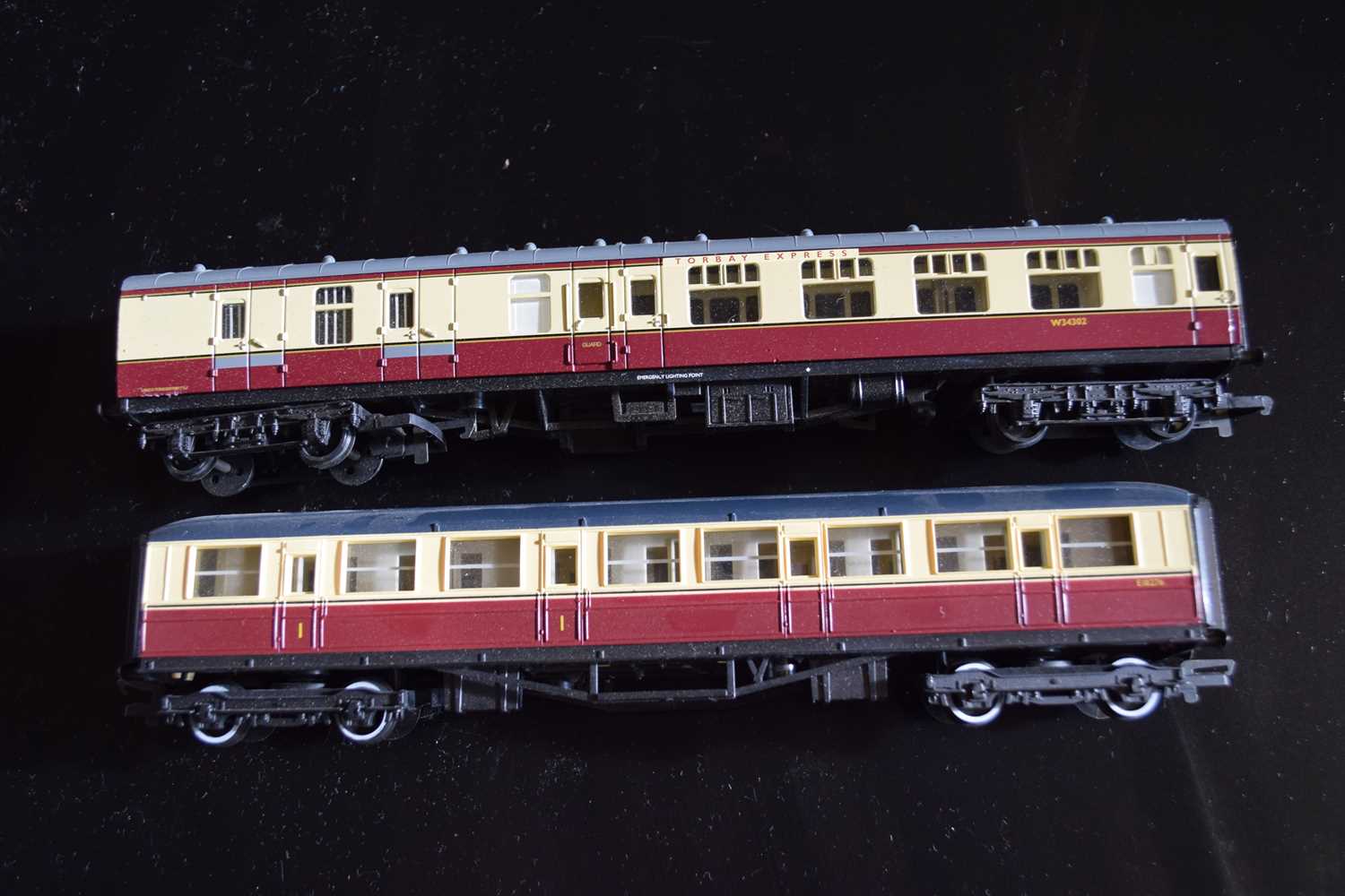 Two Hornby 00 gauge plastic carriages, unboxed - Image 2 of 2