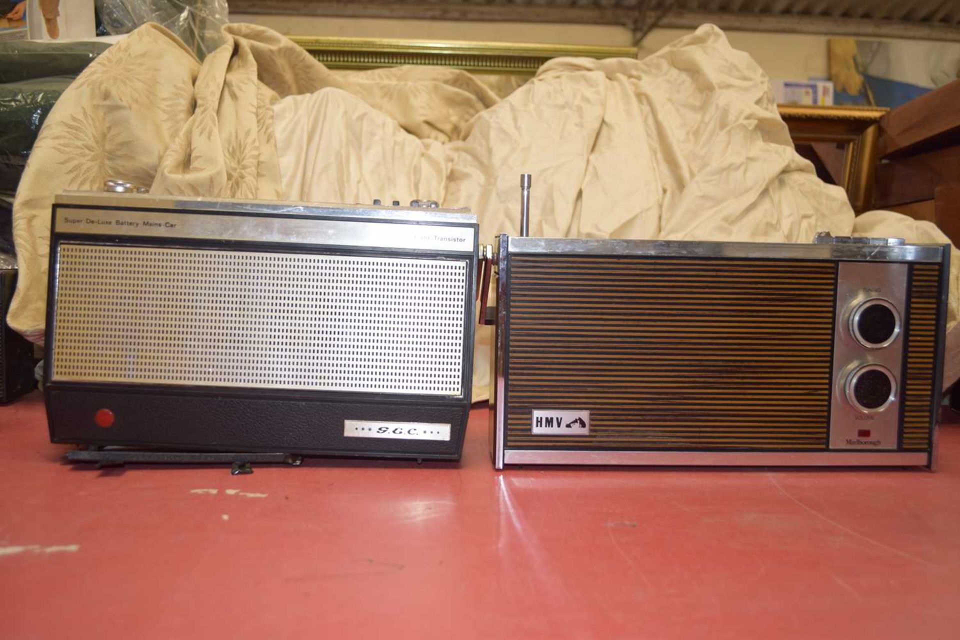 MIXED LOT: 5 RADIOS TO INCLUDE: FERGUSON 3R05 (1976), DANSETT DV5703 (1975), SANYO RP7445 (1977), - Image 2 of 6