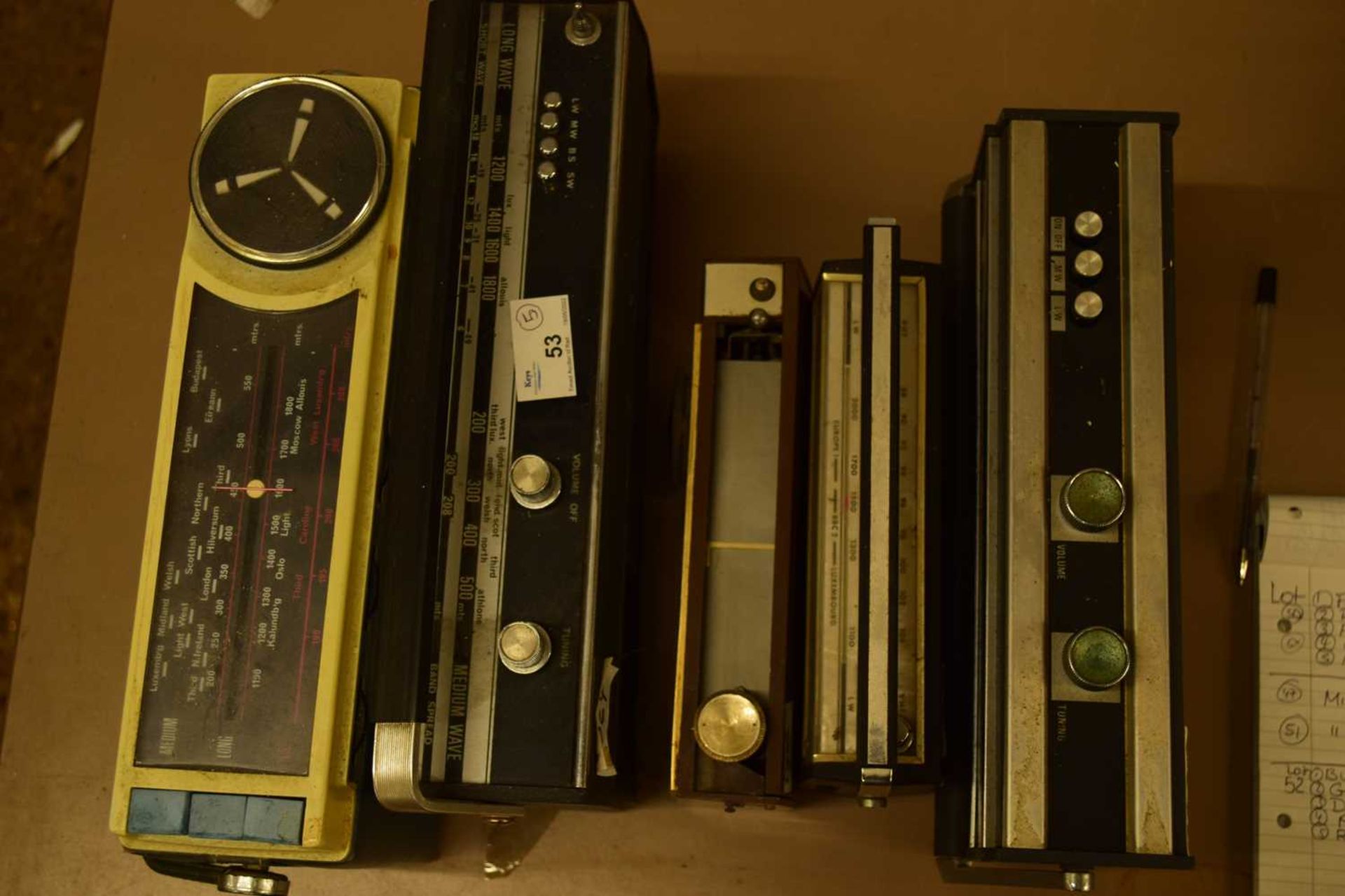 MIXED LOT: 5 RADIOS TO INCLUDE:HMV (1970), ITT KB TINY 33 (1970), MASTERRADIO (1963), - Image 5 of 5