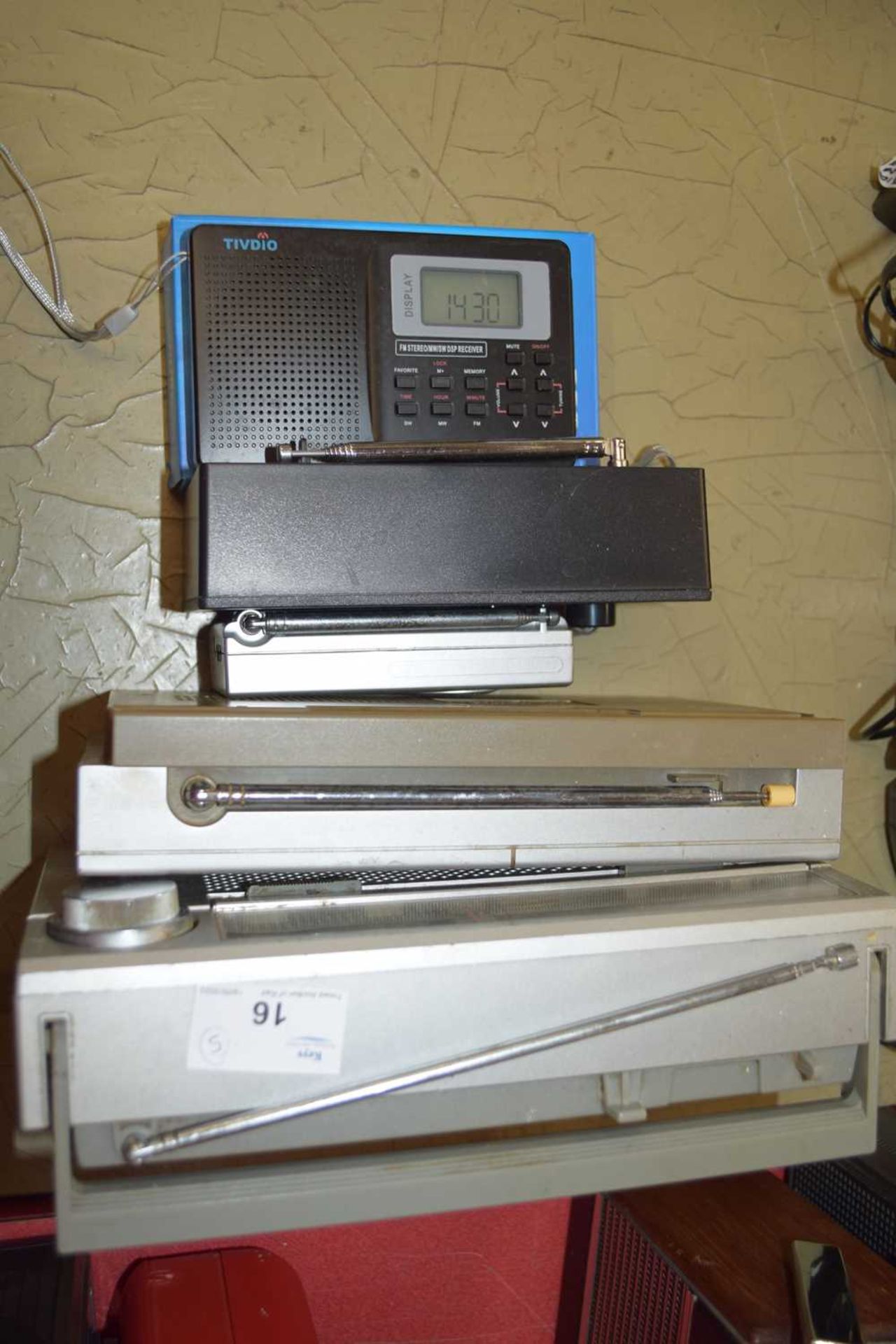 MIXED LOT: 5 RADIOS TO INCLUDE:SANYO 4 BAND RECEIVER RP8800, SONY 4 BAND RECEIVER ICF-900, ONN