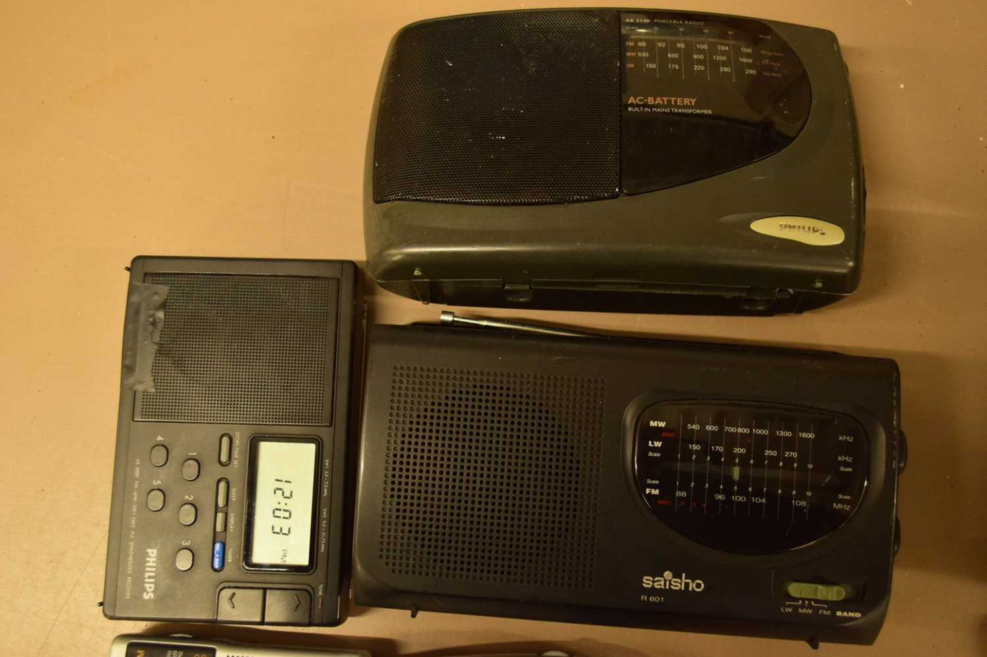 MIXED LOT: 6 RADIOS TO INCLUDE:SONY ICF-M750L 3 BAND (1996), PHILIPS POCKET RADIO AE1505 (1999), - Image 3 of 5