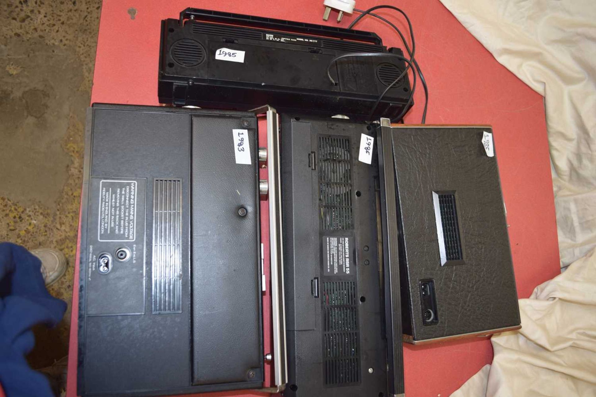 MIXED LOT: 4 RADIOS TO INCLUDE:MAXIM SUPER SOUND 2 BAND RECEIVER MX777 (1985), FIDELITY RAD 29 02502 - Image 3 of 3