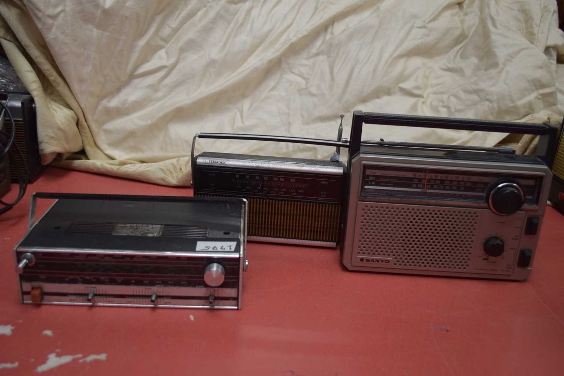 MIXED LOT: 5 RADIOS TO INCLUDE: FERGUSON 3R05 (1976), DANSETT DV5703 (1975), SANYO RP7445 (1977), - Image 4 of 6