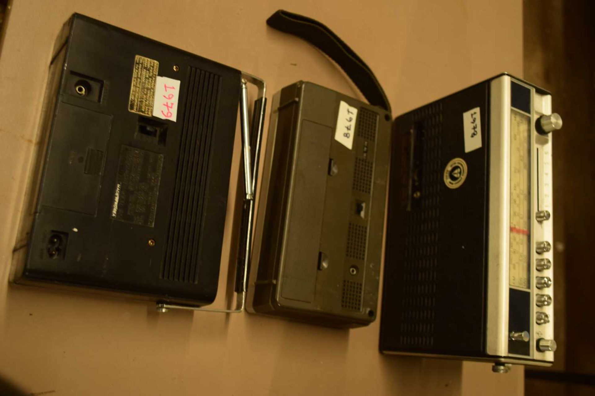 HITACHI TRANSISTOR RADIO KH-914 (1979), PHILIPS 162 (1978), FERGUSON 4 WAVEBAND (1978), SANYO RP - Image 3 of 5