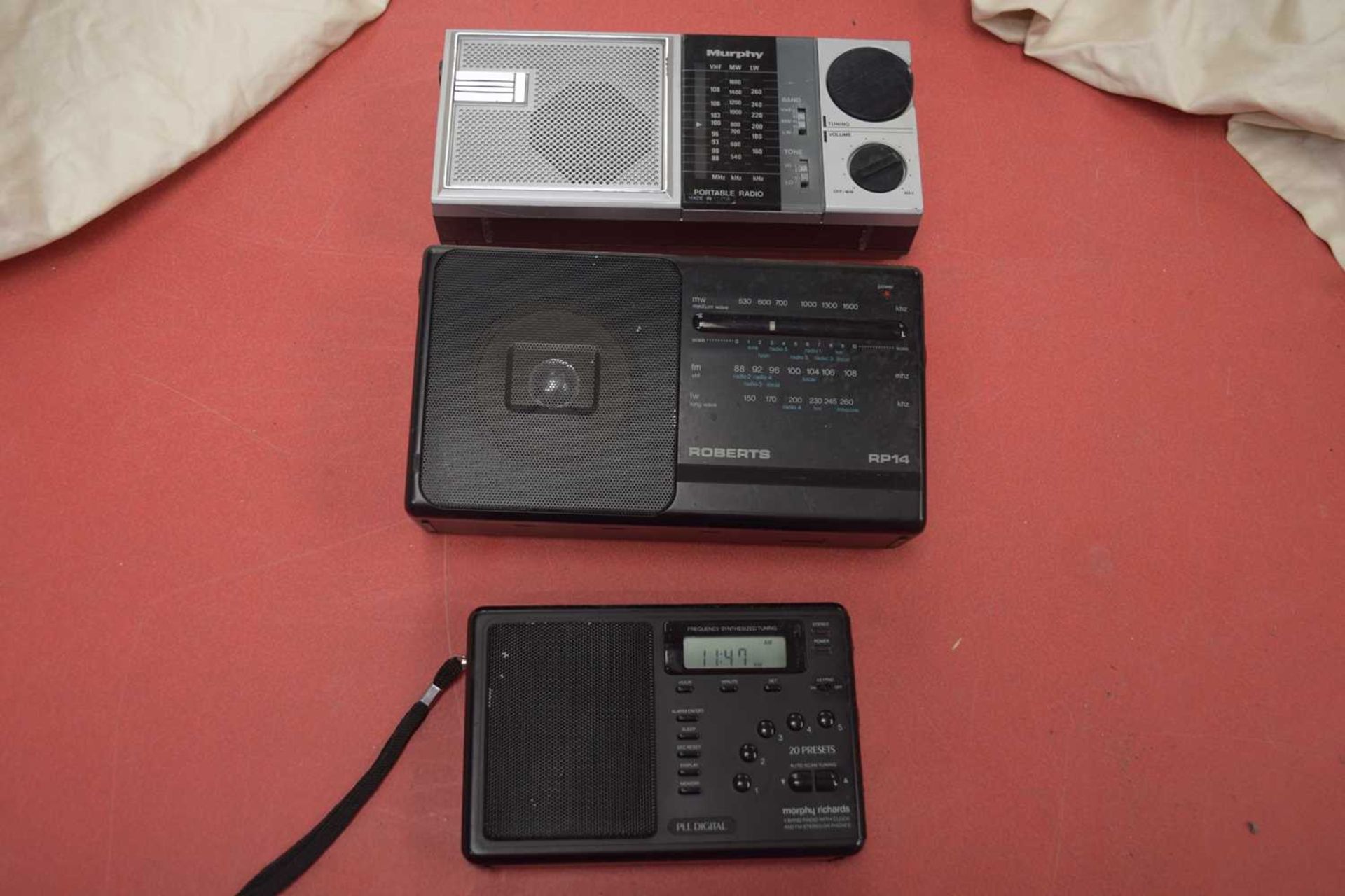 MIXED LOT: 5 RADIOS TO INCLUDE:MORPHY RICHARDS PLL DIGITAL 4 BAND RADIO WITH CLOCK AND FM R191 / - Image 2 of 5