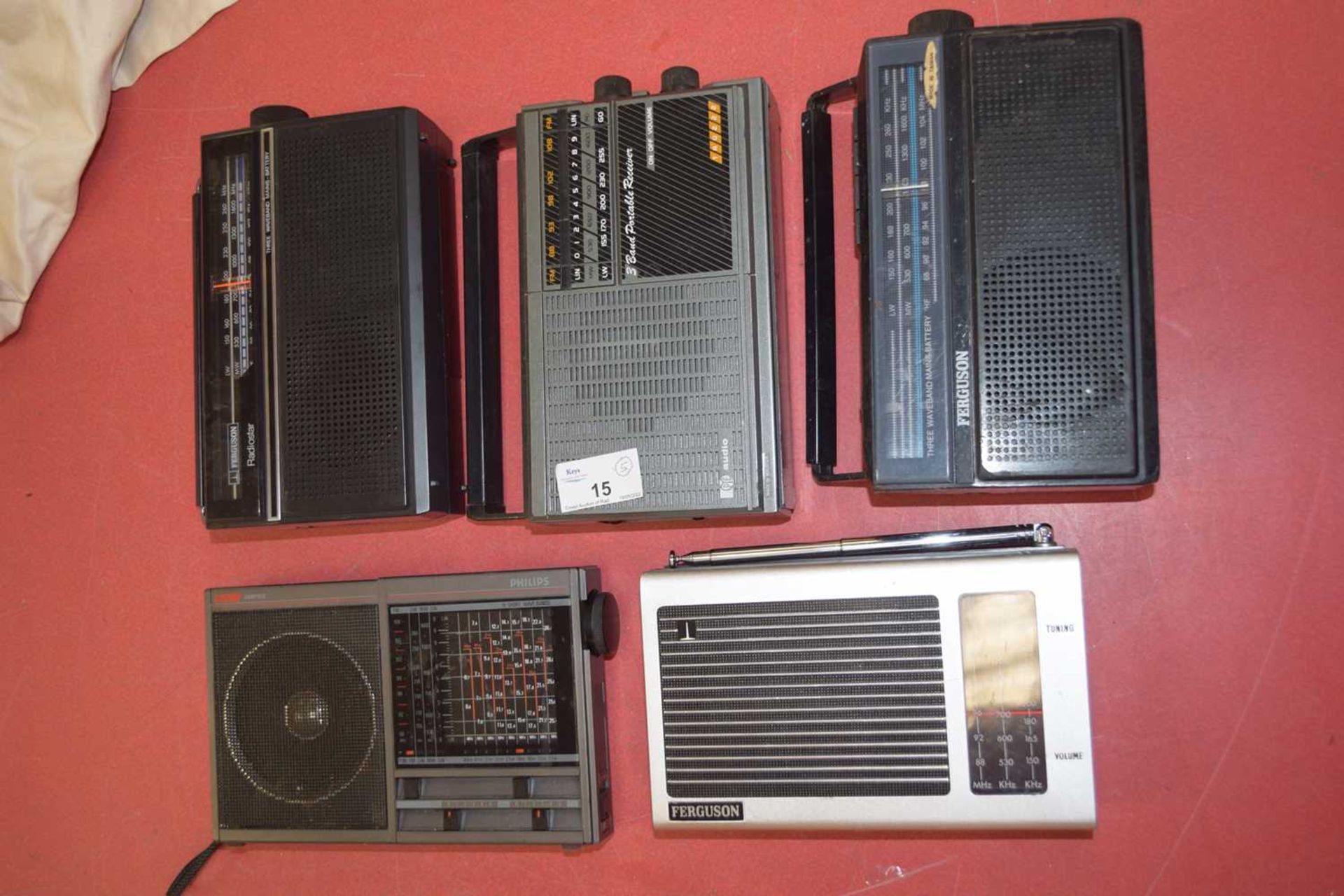 MIXED LOT: 5 RADIOS TO INCLUDE:FERGUSON RADIOSTAR 3 WAVEBAND 3R16 (1983), FERGUSON 3195 (1984), - Image 2 of 3