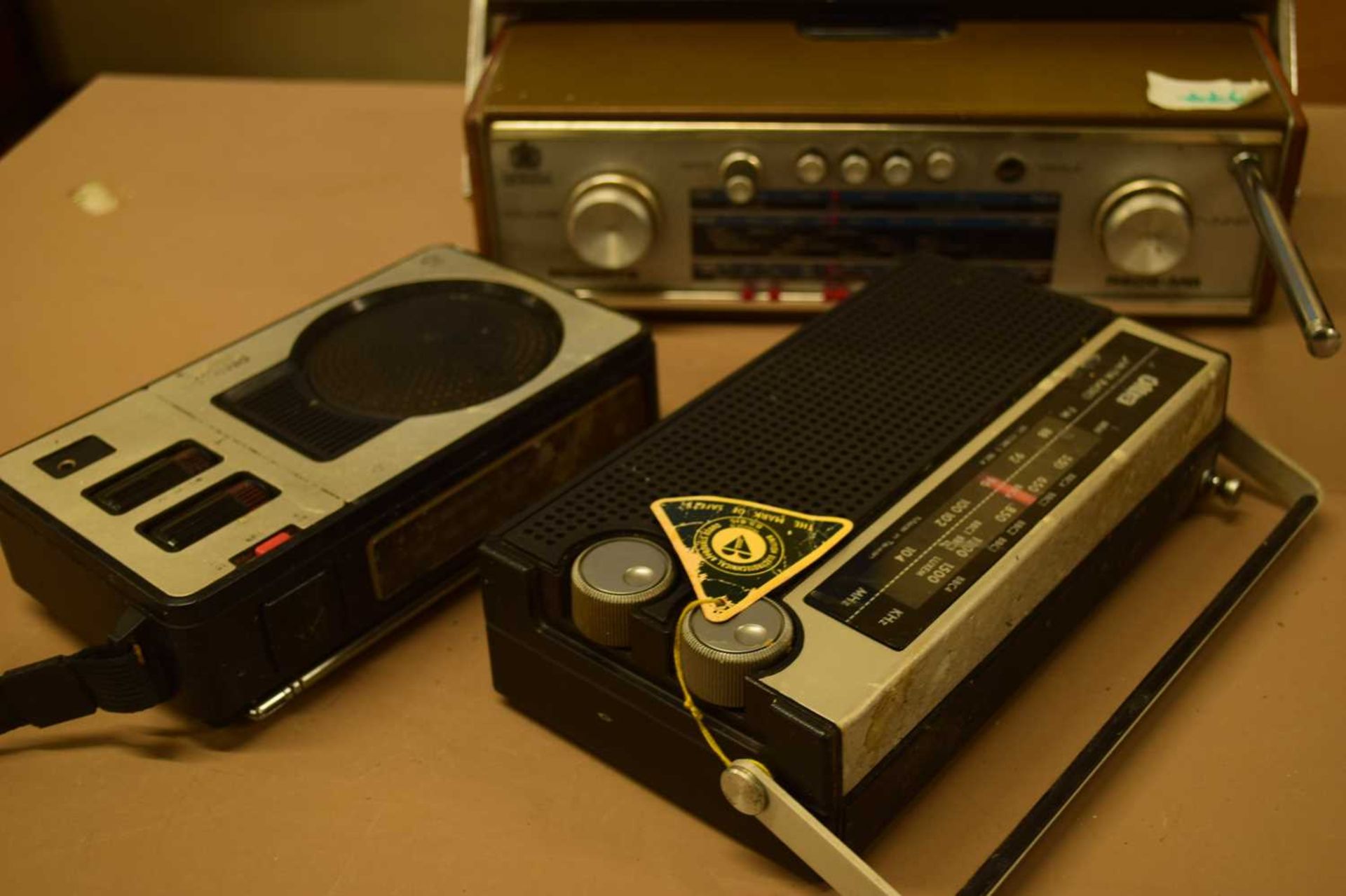 MIXED LOT: 6 RADIOS TO INCLUDE:ULTRA RADIO, PHILIPS 280, ROBERTS R606-MB (1977), BUSH BW5777A ( - Image 2 of 5