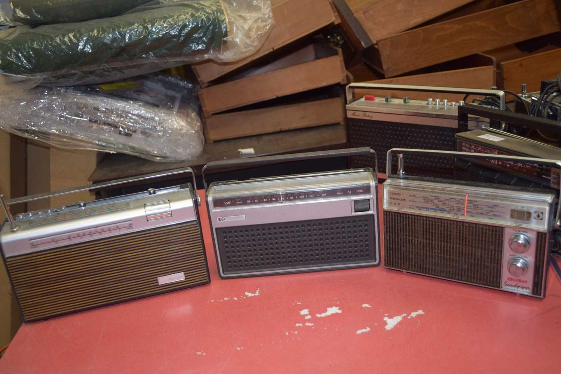 MIXED LOT: 5 RADIOS TO INCLUDE: PHILIPS 380 (1977) , BUSH AUTOMASTER 2 (1974) MODEL: VTR 265, BUSH - Image 3 of 3