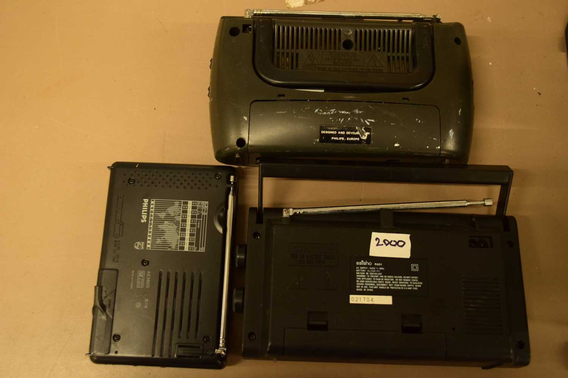 MIXED LOT: 6 RADIOS TO INCLUDE:SONY ICF-M750L 3 BAND (1996), PHILIPS POCKET RADIO AE1505 (1999), - Image 4 of 5