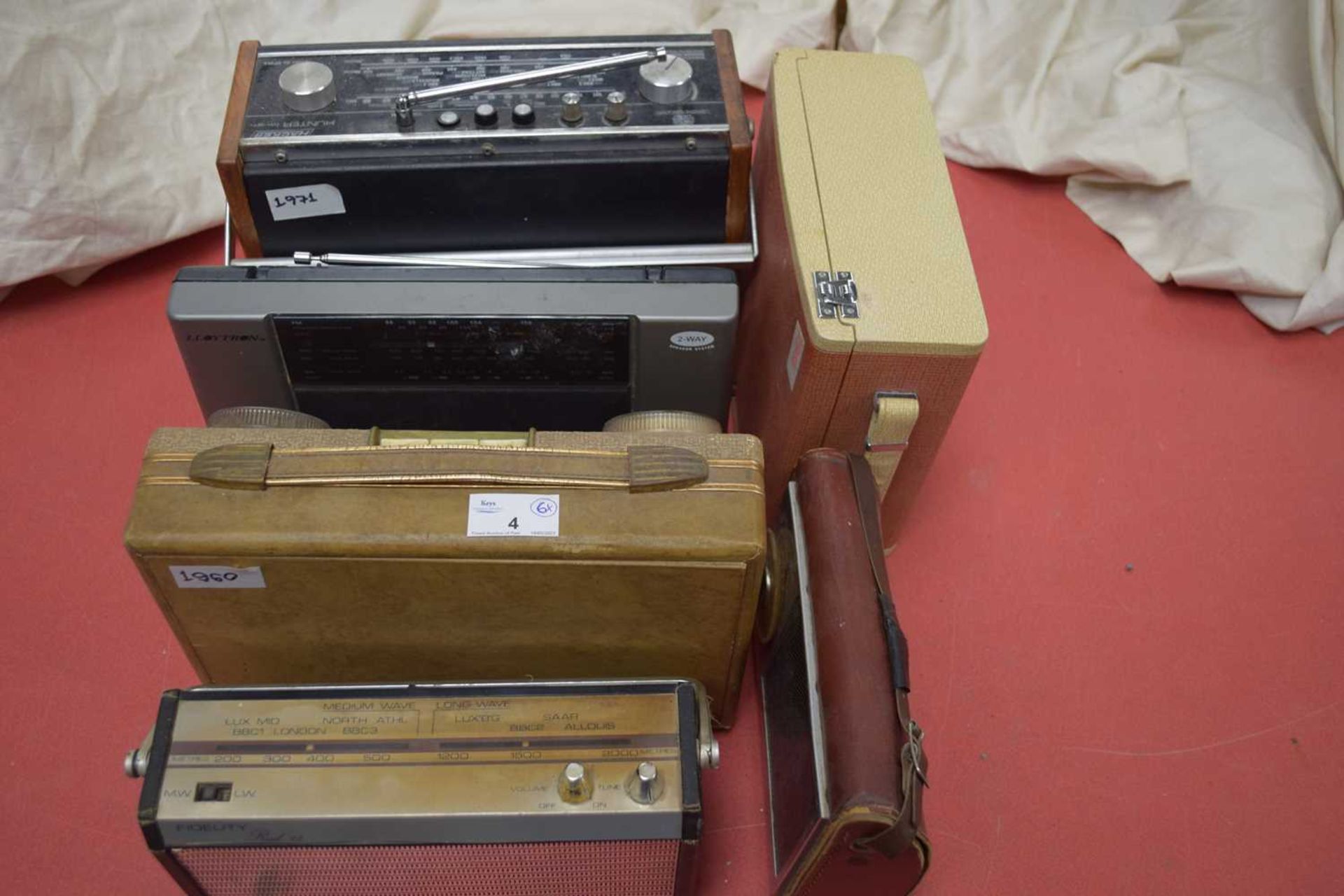 MIXED LOT: 6 RADIOS TO INCLUDE:GEC TRANSISTOR (1960), LLOYTRON 4 BAND PORTABLE RADIO WITH 2 WAY - Image 2 of 6