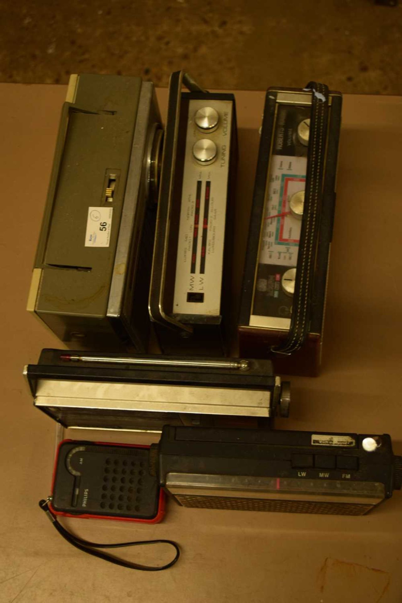 MIXED LOT: 5 RADIOS TO INCLUDE:PHILIPS RL047 POCKET RADIO (1974), SONY 6F-2IL 10 TRANSITOR 3 BAND