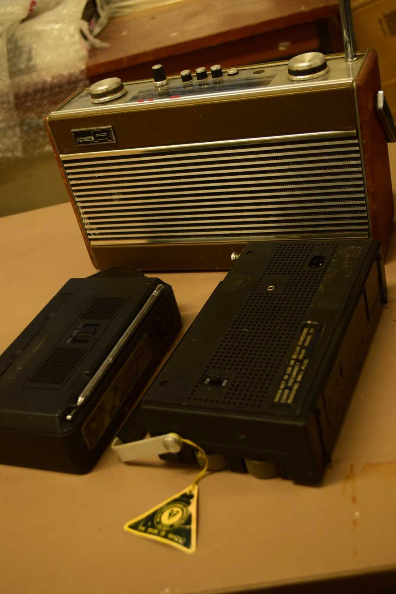 MIXED LOT: 6 RADIOS TO INCLUDE:ULTRA RADIO, PHILIPS 280, ROBERTS R606-MB (1977), BUSH BW5777A ( - Image 3 of 5