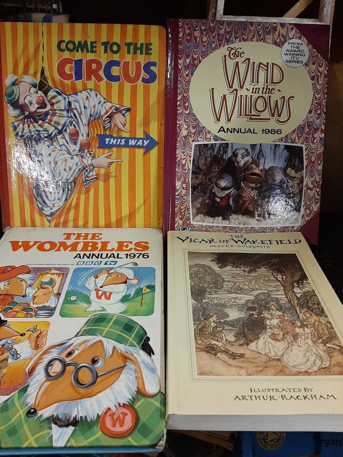 Box containing approx 25 children's books and annuals (182) - Image 2 of 3