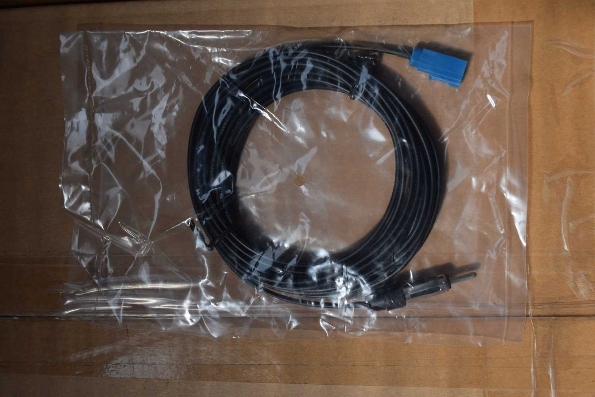Box containing a large qty (100+) of 5m Fakra-DIN cables - Image 2 of 2