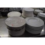 Quantity of mixed serving plates