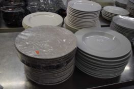 Quantity of mixed serving plates