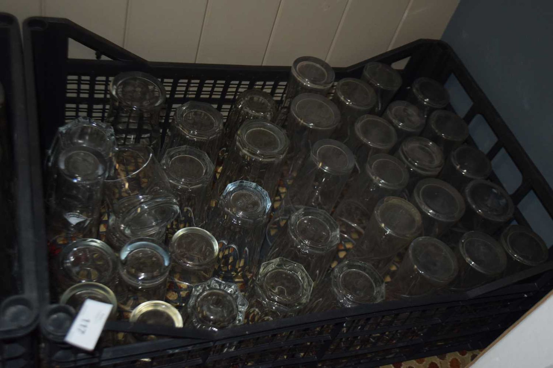 Crate containing mixed glass ware to include pint glasses etc