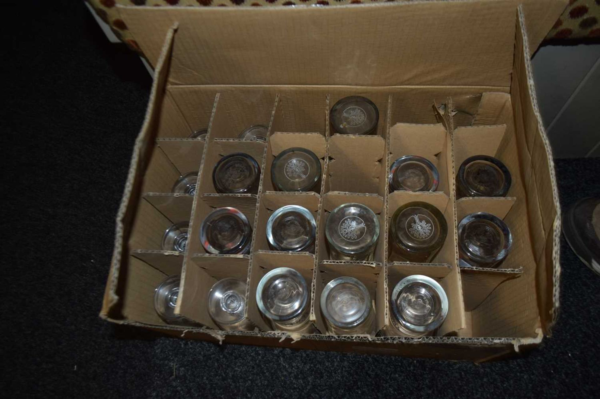 Box of mixed glass ware to include Kronenbourg pint glasses, Moretti half pint glasses, San Miguel