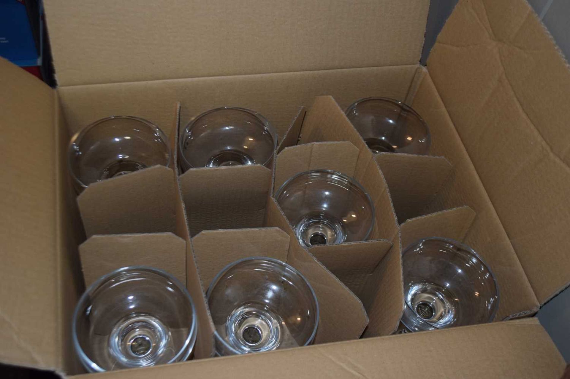 Box containing 6 cocktail glasses