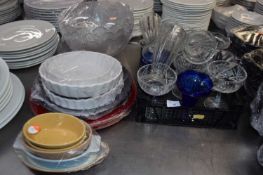Mixed lot to include mixed serving dishes, glass bowls and dessert glasses/dishes