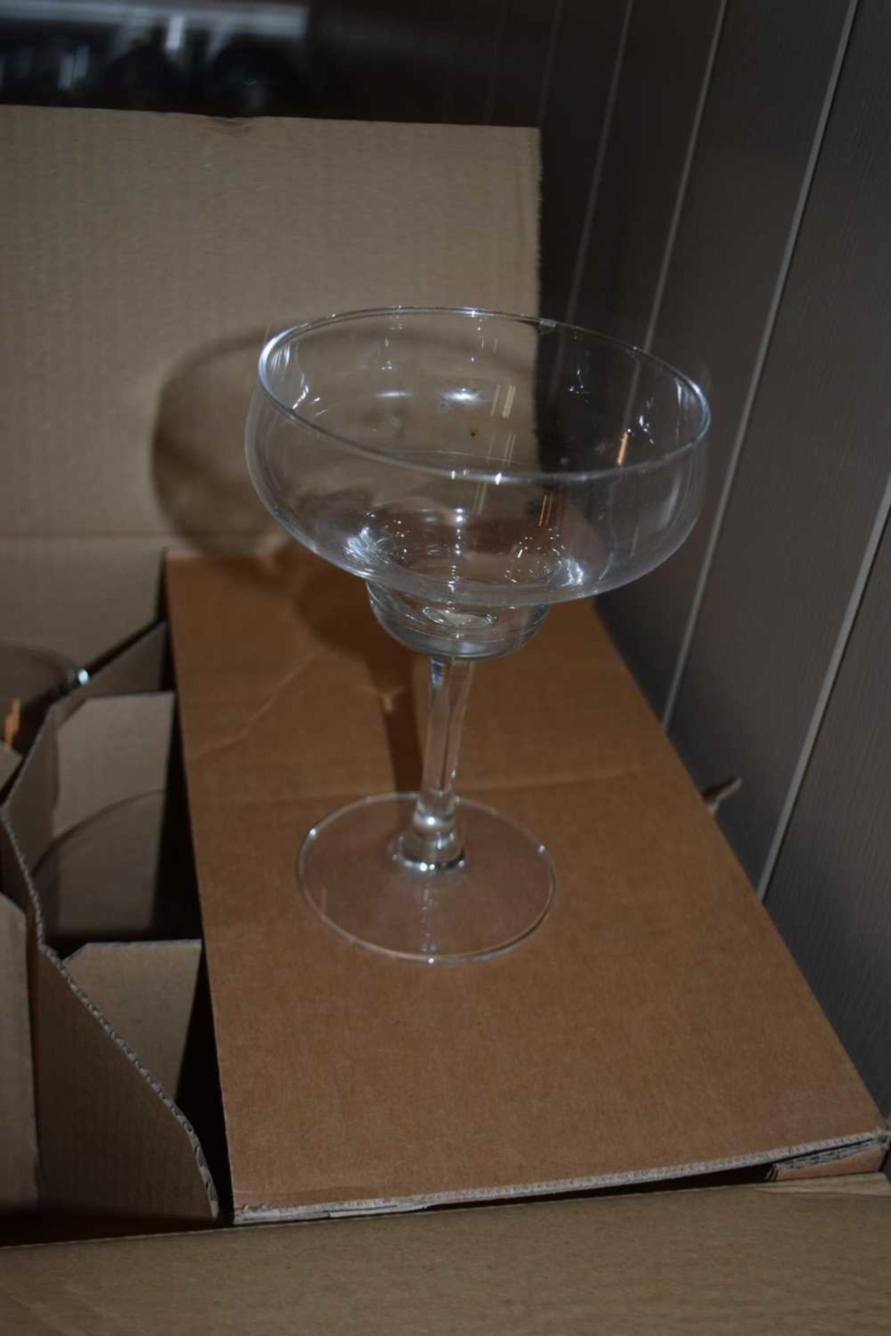 Box containing 6 cocktail glasses - Image 2 of 2