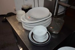 Mixed lot of various shaped and sized serving dishes