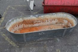 Galvanised metal bath, width approx 130cm, height approx 30cm