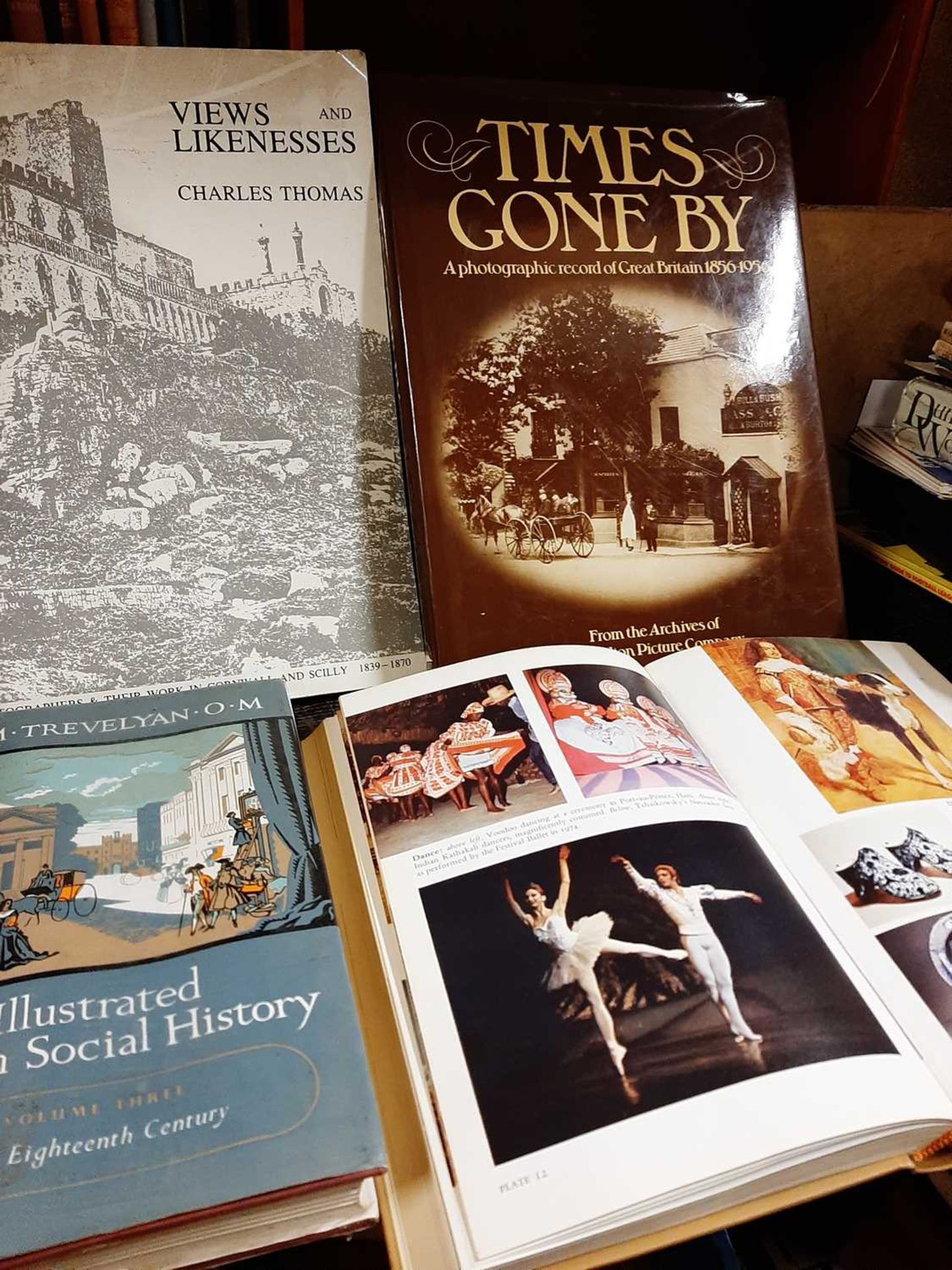 12 history related books including large format [our ref: 400] - Image 2 of 4