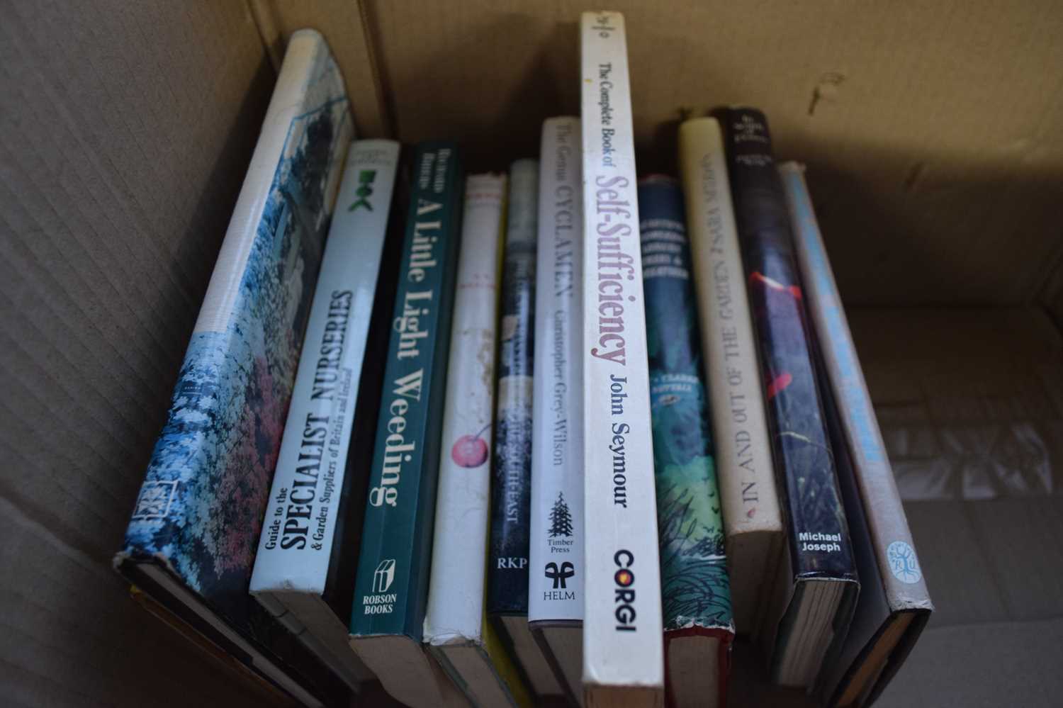 12 small format country and gardening books to include The Complete Book of Self-Sufficiency, The - Image 3 of 4
