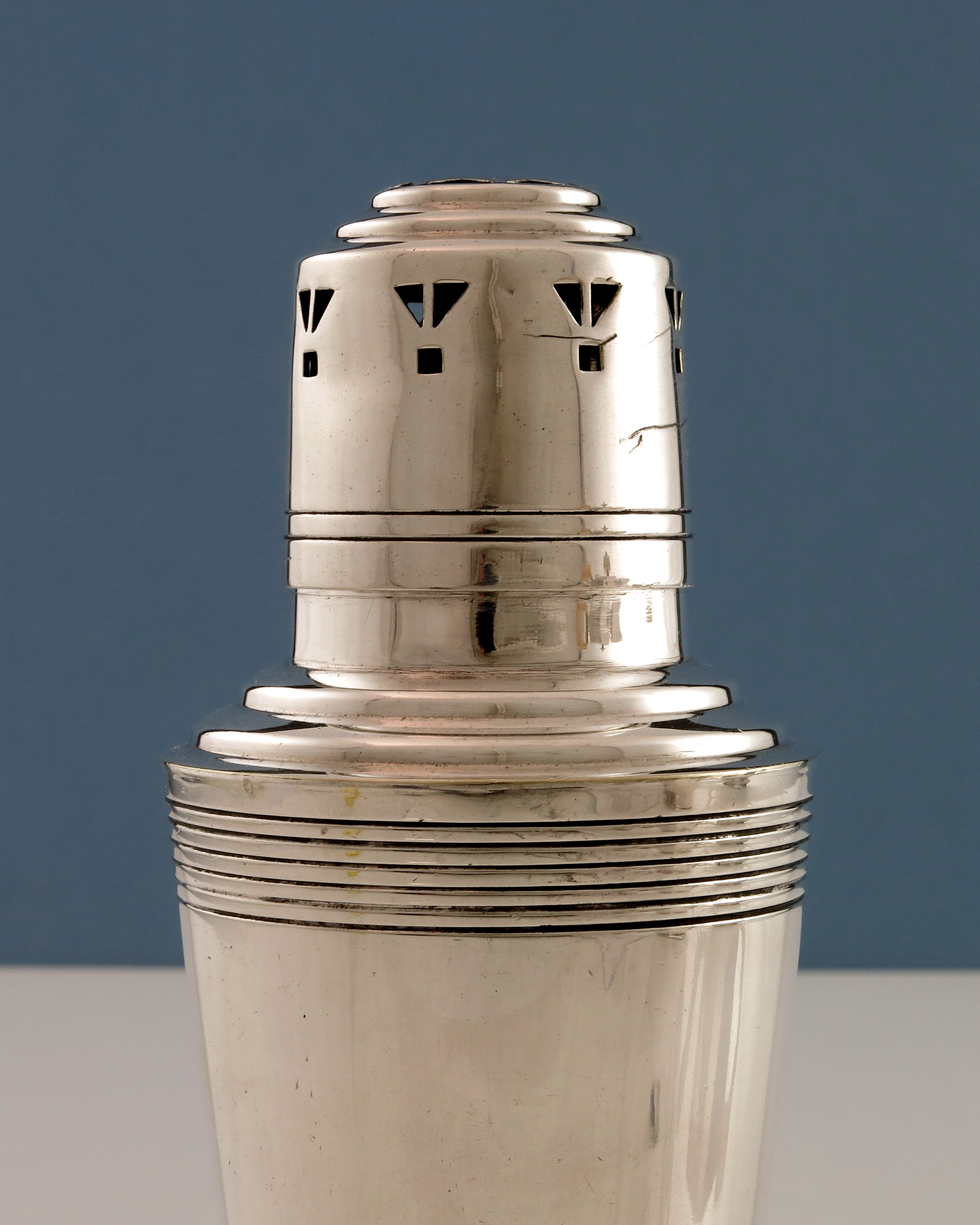 Keith Murray for Mappin and Webb, an Art Deco silver plated sugar shaker - Image 2 of 3